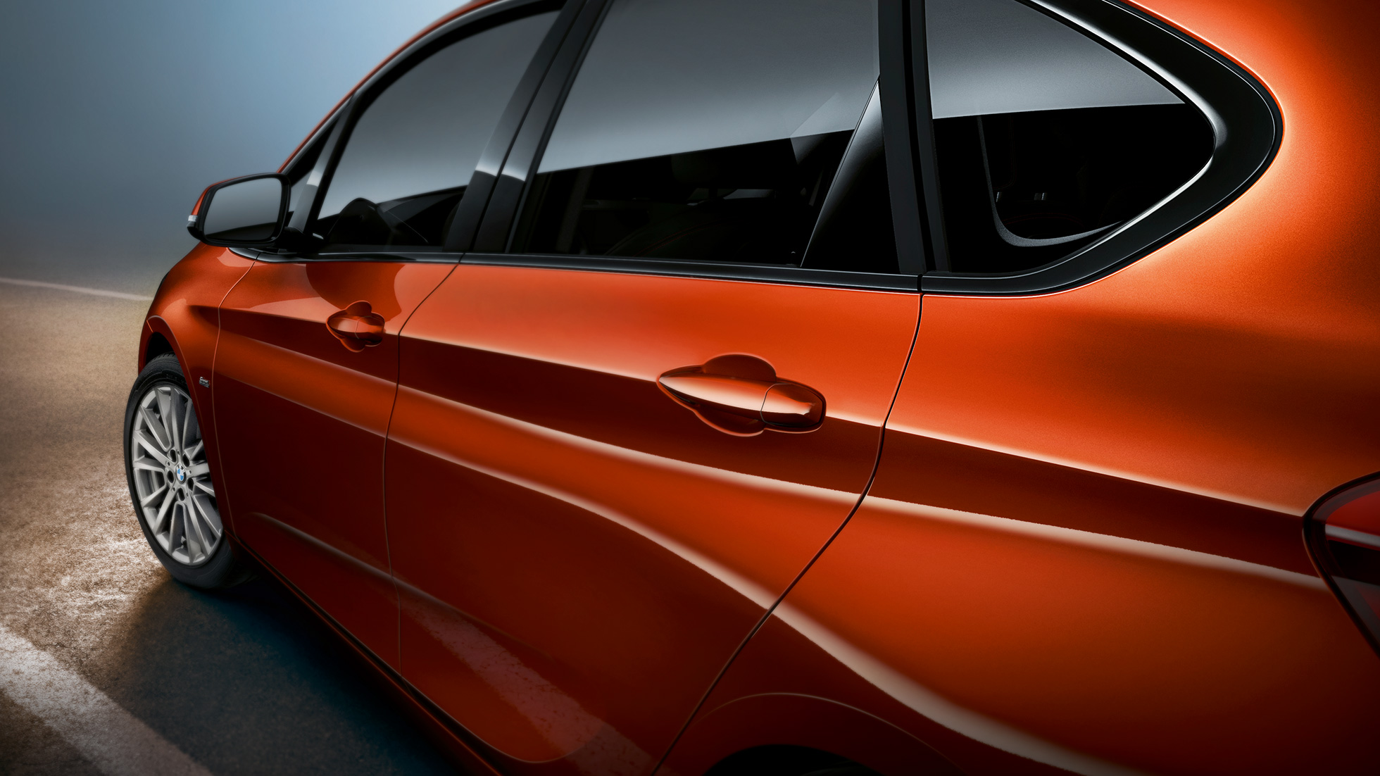 Close-up side BMW 2 Series Active Tourer BMW 2 Series Active Tourer F45 Facelift 2018 Sunset Orange metallic close-up side
