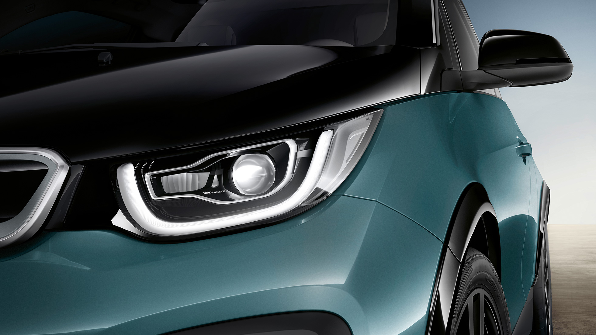 BMW i3 2018 LED headlights BMW i3 I01 2018 Jucaro beige with Frozen Grey metallic highlight close-up front LED headlights