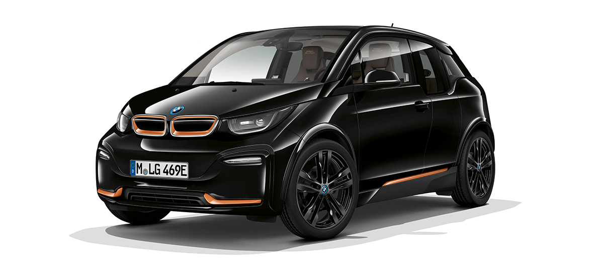 BMW i3s Edition RoadStyle 2019 three-quarter front view BMW i3s Edition RoadStyle 2019 I01 Fluid Black with E-Copper highlights three-quarter front view